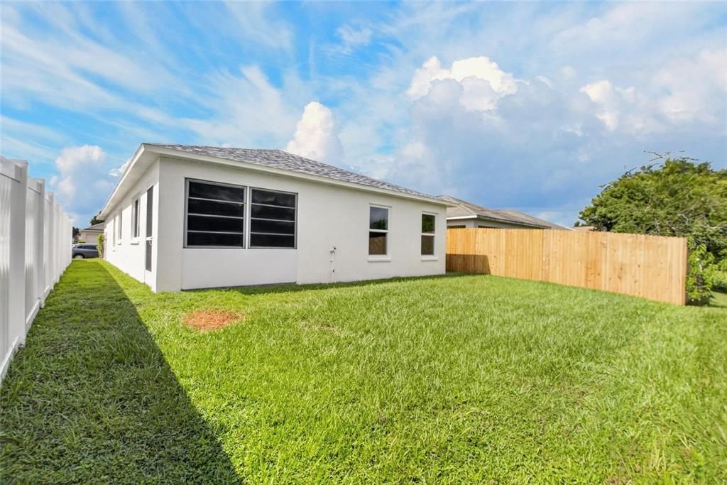 For Sale: $300,000 (3 beds, 2 baths, 1463 Square Feet)