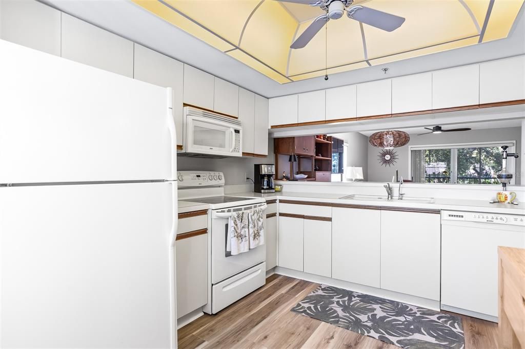 На продажу: $175,000 (2 спален, 2 ванн, 1007 Квадратных фут)