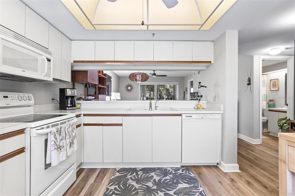 На продажу: $175,000 (2 спален, 2 ванн, 1007 Квадратных фут)