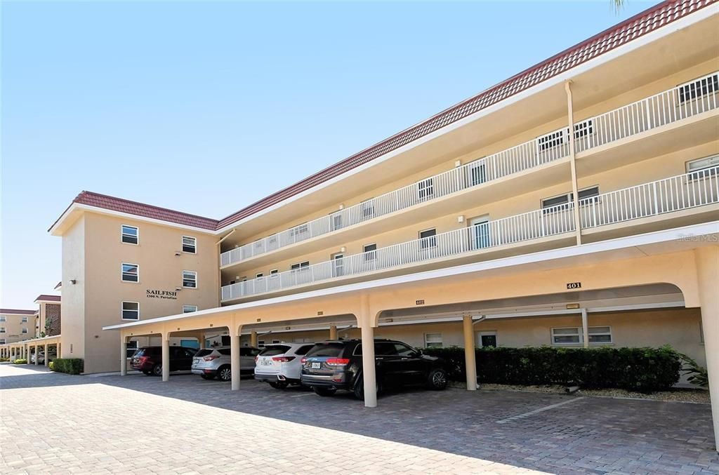 For Sale: $467,000 (1 beds, 2 baths, 780 Square Feet)