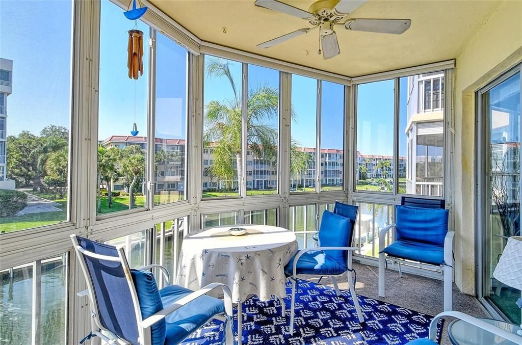 For Sale: $467,000 (1 beds, 2 baths, 780 Square Feet)