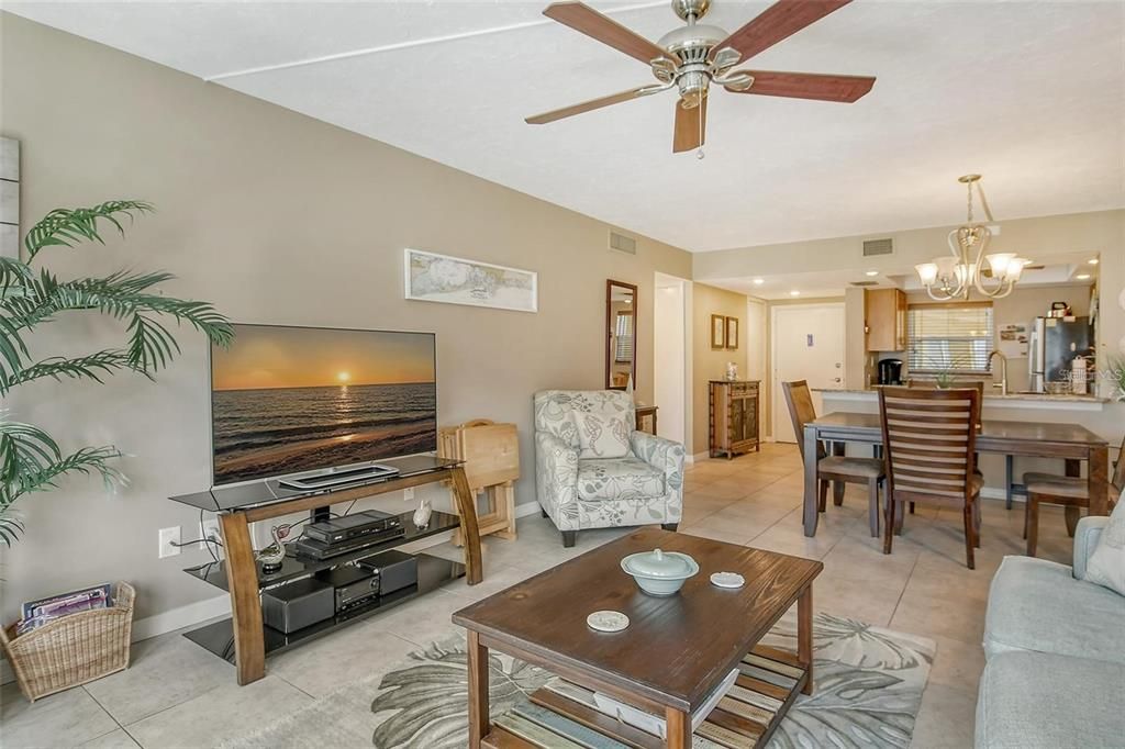 For Sale: $467,000 (1 beds, 2 baths, 780 Square Feet)
