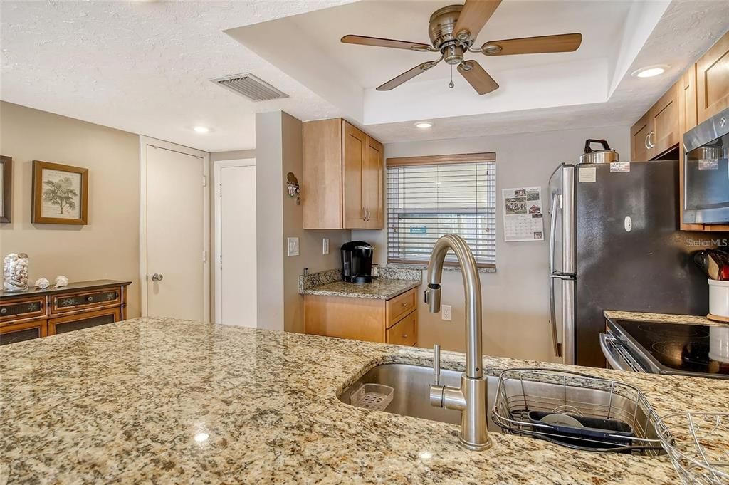 For Sale: $467,000 (1 beds, 2 baths, 780 Square Feet)