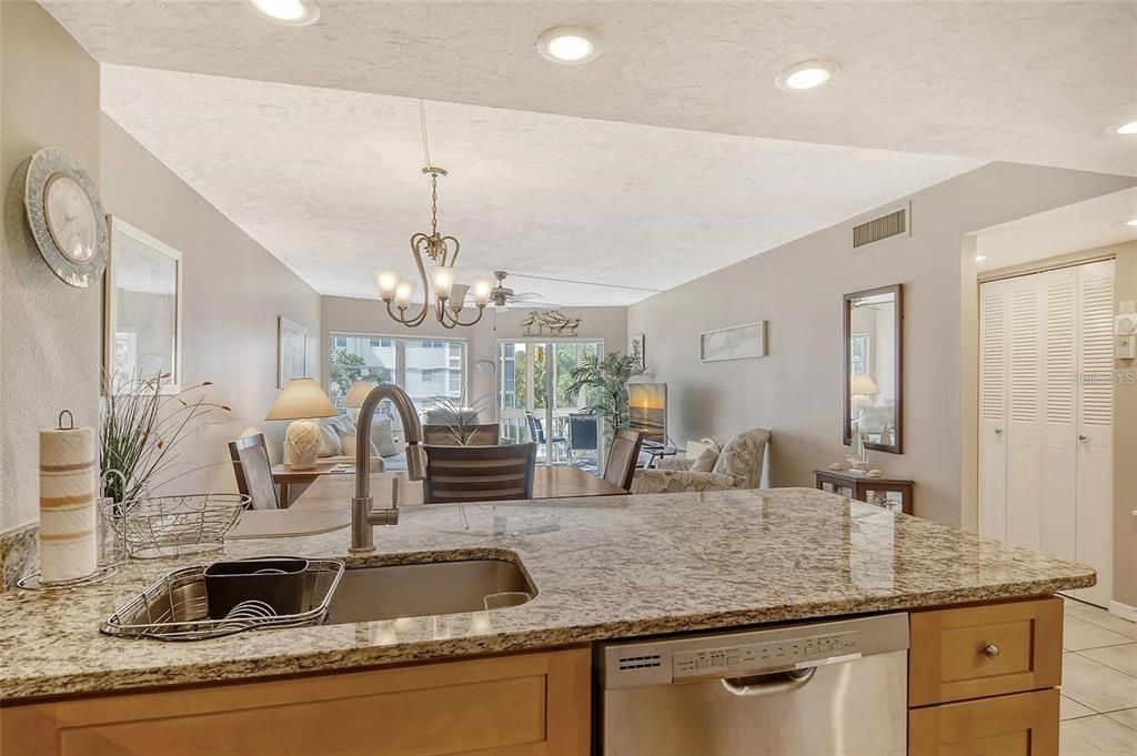 For Sale: $467,000 (1 beds, 2 baths, 780 Square Feet)