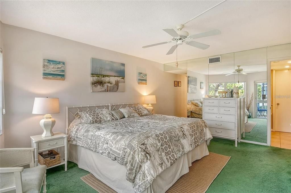 For Sale: $467,000 (1 beds, 2 baths, 780 Square Feet)