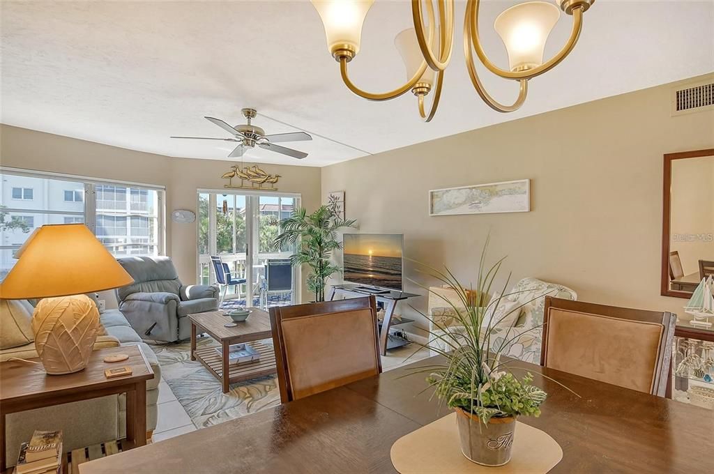 For Sale: $467,000 (1 beds, 2 baths, 780 Square Feet)