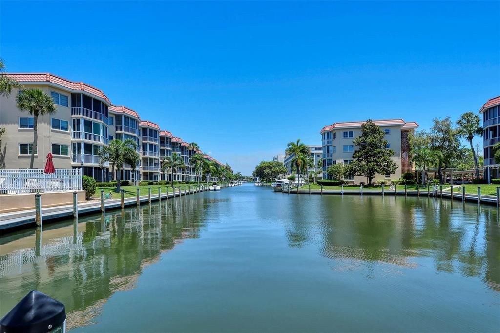 For Sale: $467,000 (1 beds, 2 baths, 780 Square Feet)