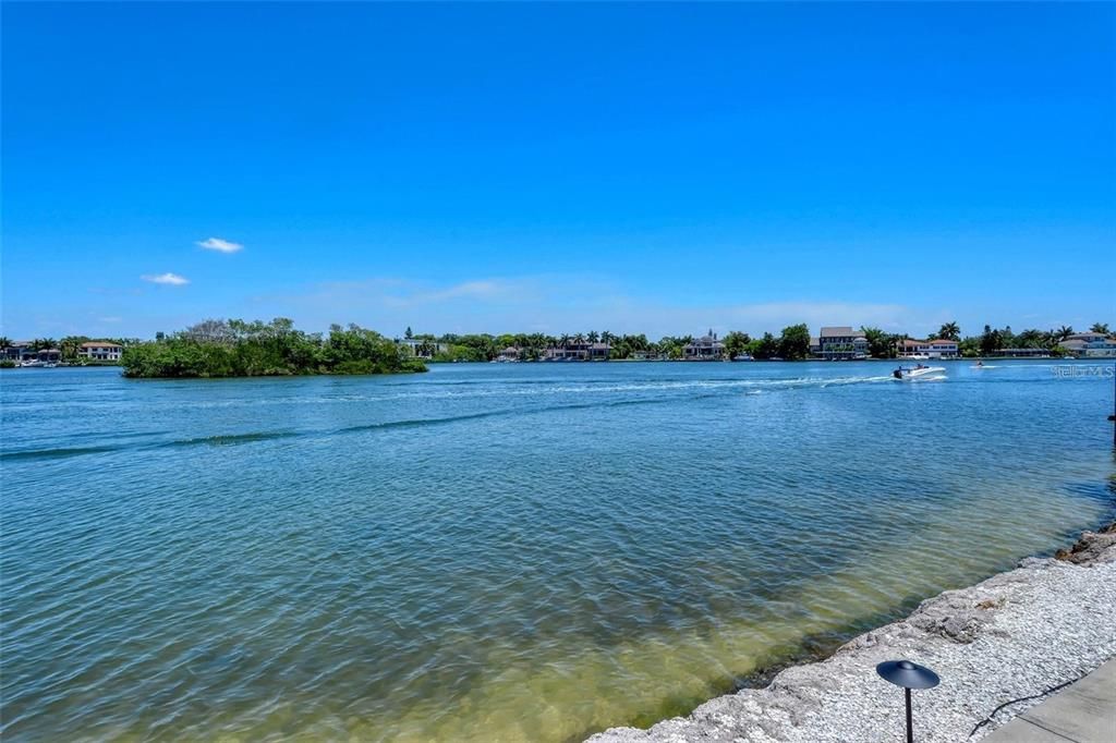 For Sale: $467,000 (1 beds, 2 baths, 780 Square Feet)