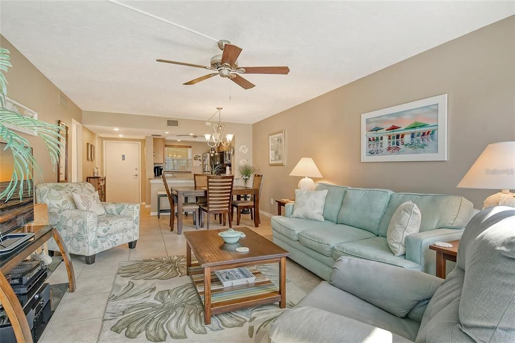 For Sale: $467,000 (1 beds, 2 baths, 780 Square Feet)