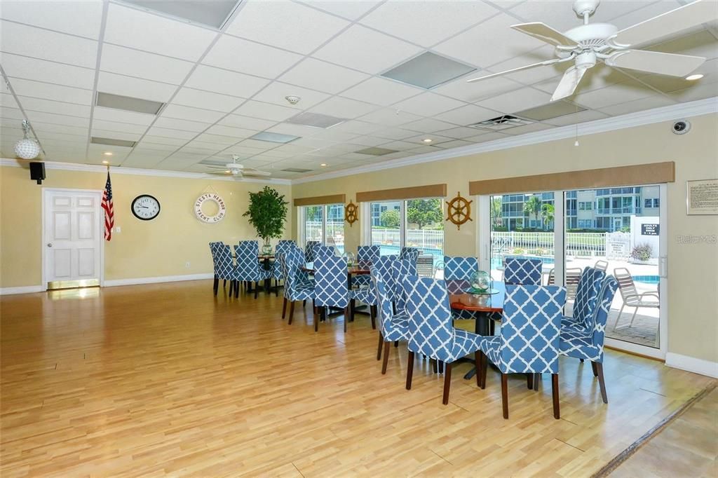 For Sale: $467,000 (1 beds, 2 baths, 780 Square Feet)