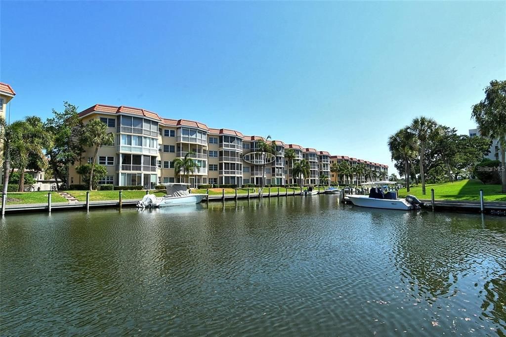 For Sale: $467,000 (1 beds, 2 baths, 780 Square Feet)