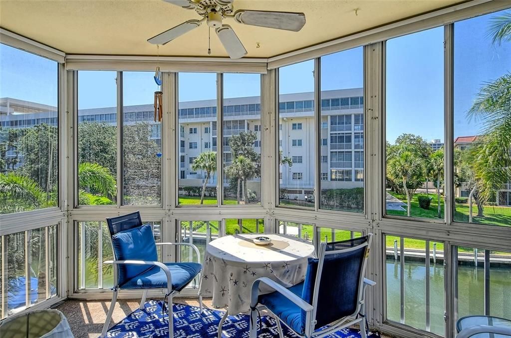 For Sale: $467,000 (1 beds, 2 baths, 780 Square Feet)