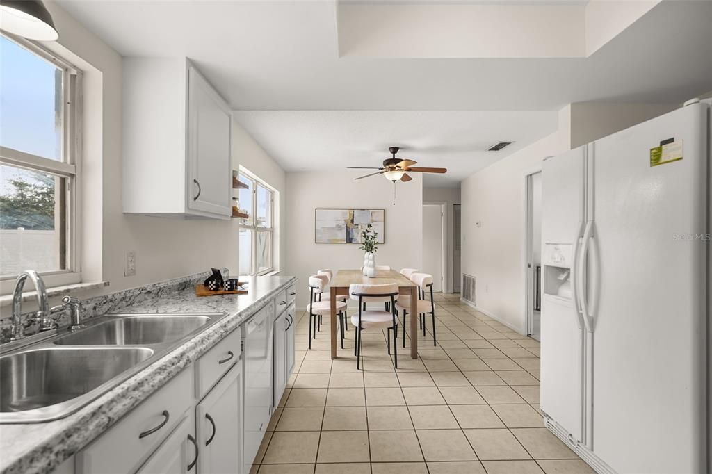 En Venta: $325,000 (3 camas, 2 baños, 1240 Pies cuadrados)