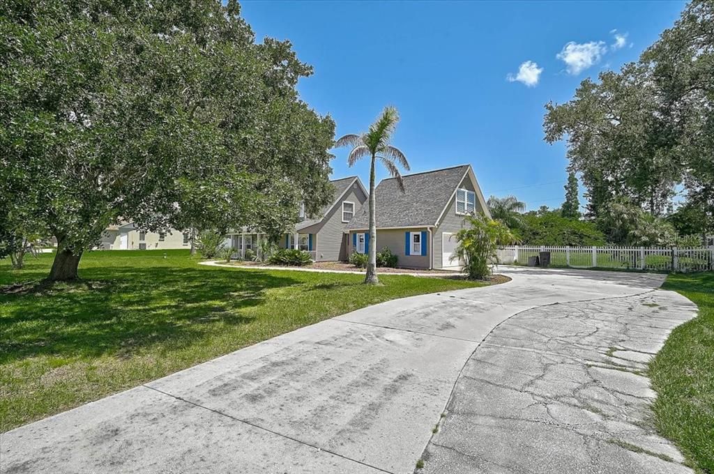 For Sale: $650,000 (3 beds, 2 baths, 2407 Square Feet)