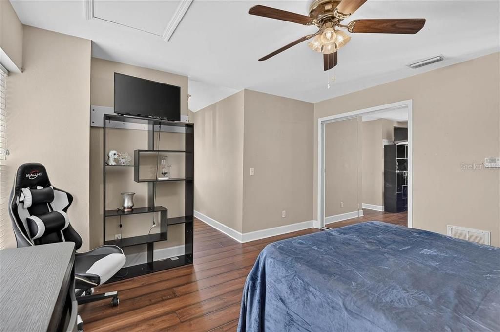 For Sale: $650,000 (3 beds, 2 baths, 2407 Square Feet)