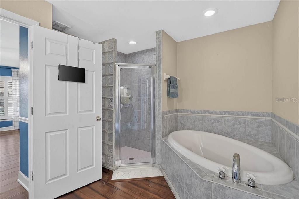 For Sale: $650,000 (3 beds, 2 baths, 2407 Square Feet)