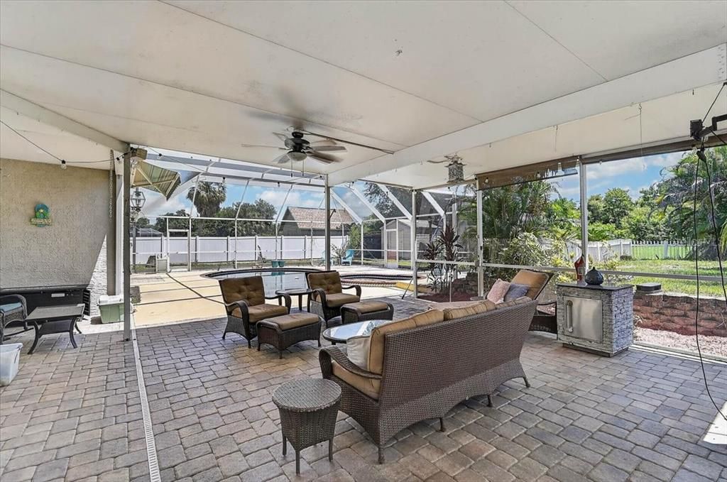 For Sale: $650,000 (3 beds, 2 baths, 2407 Square Feet)