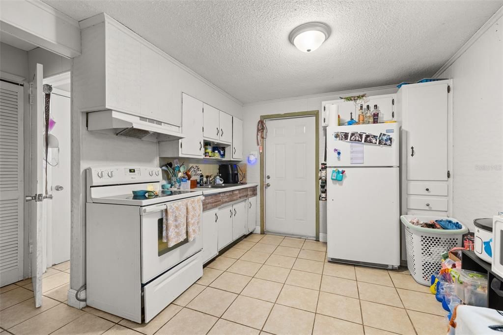 For Sale: $220,000 (3 beds, 0 baths, 1300 Square Feet)