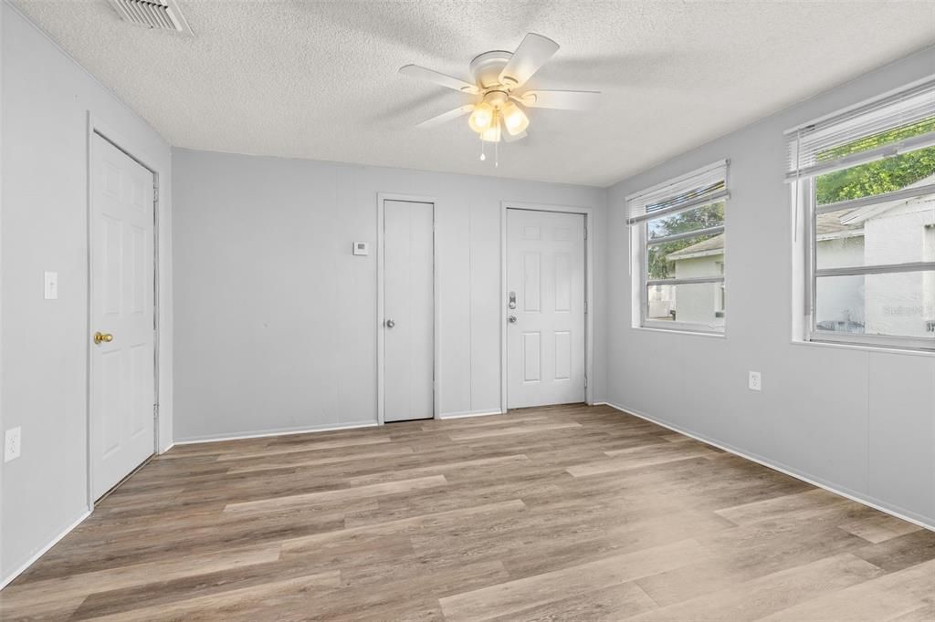 For Sale: $220,000 (3 beds, 0 baths, 1300 Square Feet)