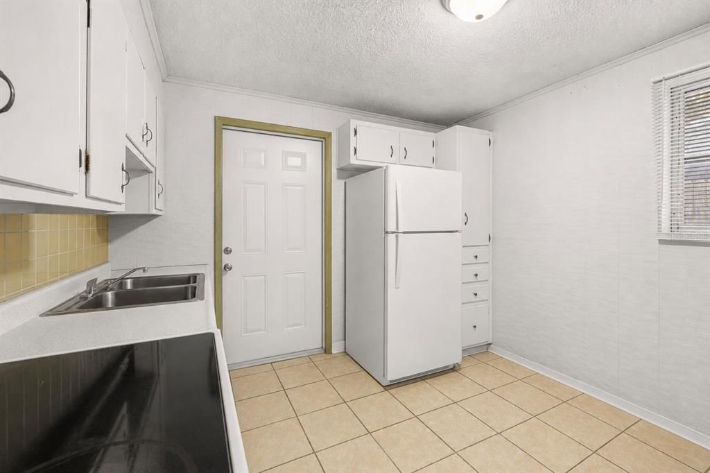 For Sale: $220,000 (3 beds, 0 baths, 1300 Square Feet)
