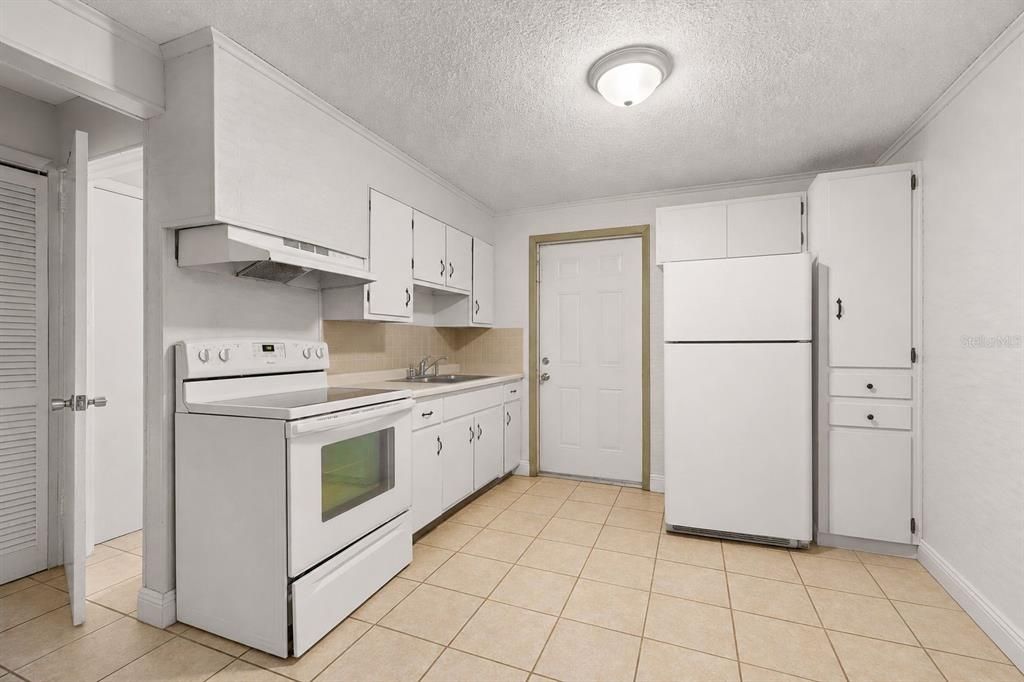 For Sale: $220,000 (3 beds, 0 baths, 1300 Square Feet)