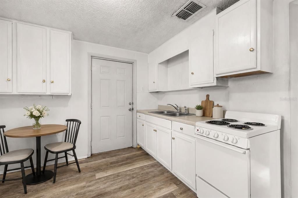 For Sale: $220,000 (3 beds, 0 baths, 1300 Square Feet)