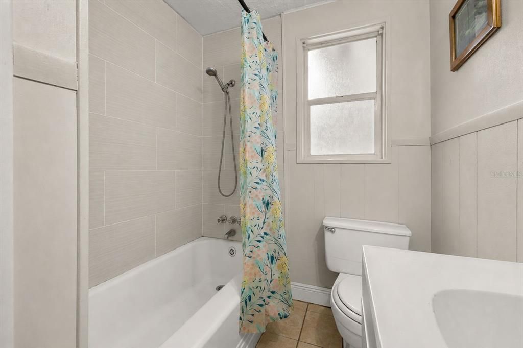 For Sale: $220,000 (3 beds, 0 baths, 1300 Square Feet)