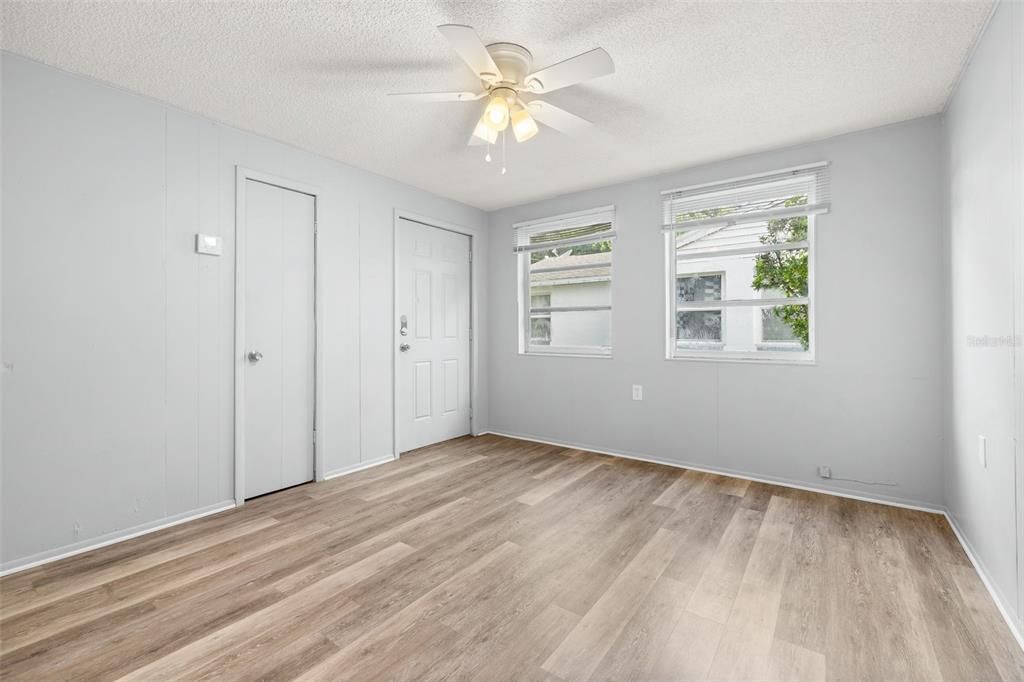 For Sale: $220,000 (3 beds, 0 baths, 1300 Square Feet)