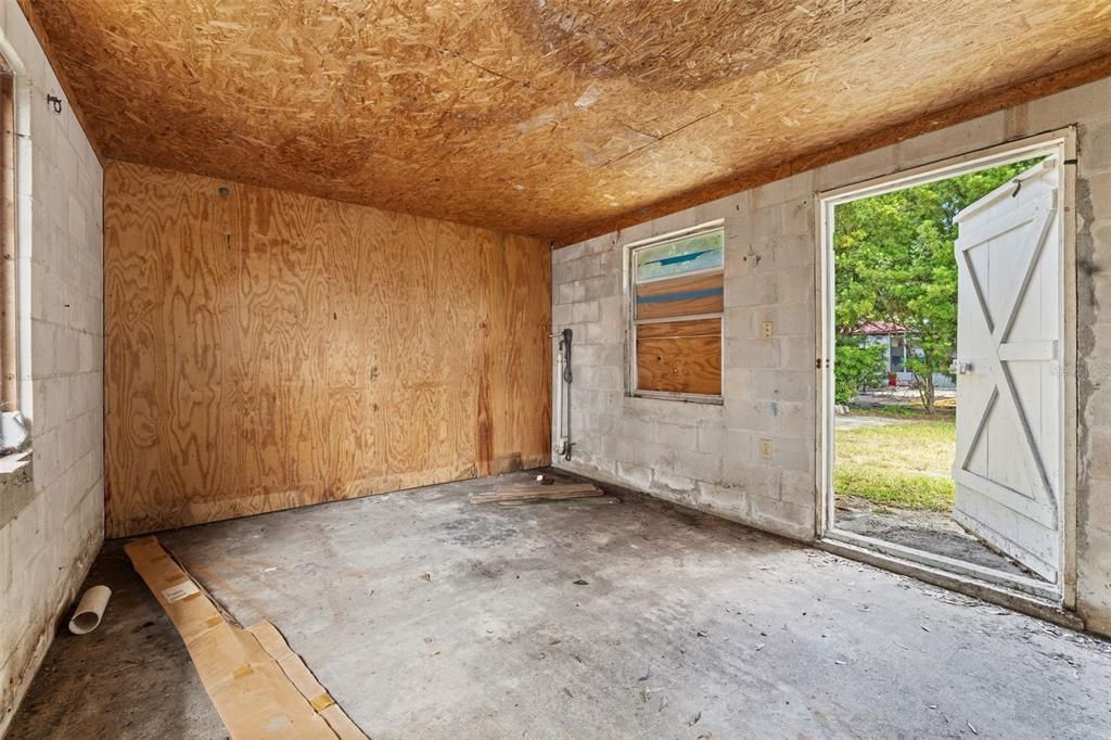 For Sale: $220,000 (3 beds, 0 baths, 1300 Square Feet)