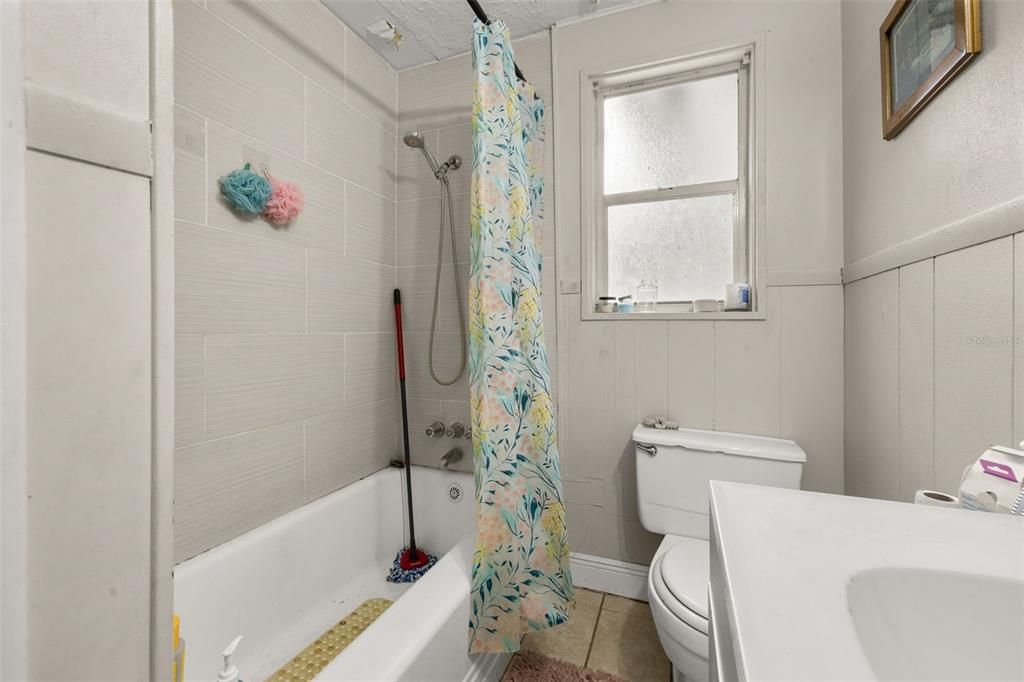 For Sale: $220,000 (3 beds, 0 baths, 1300 Square Feet)