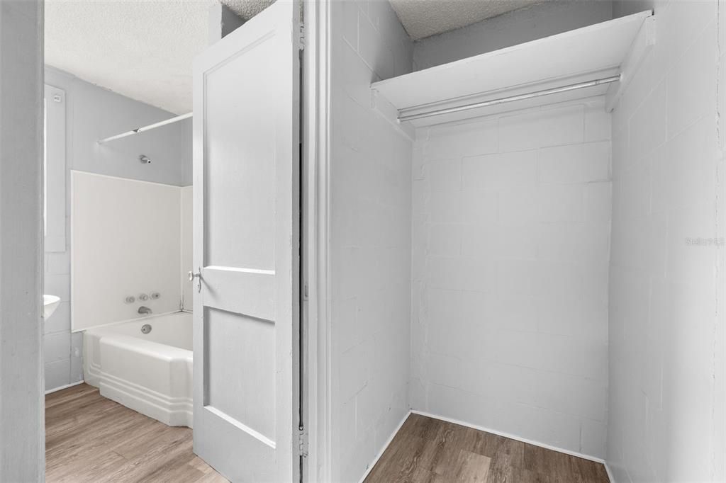For Sale: $220,000 (3 beds, 0 baths, 1300 Square Feet)