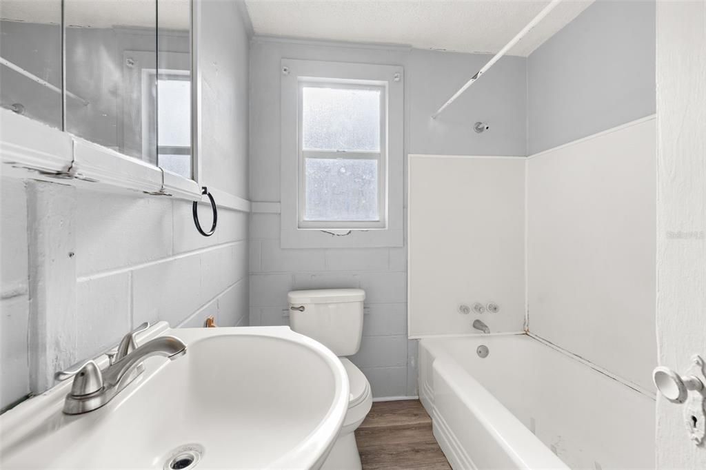 For Sale: $220,000 (3 beds, 0 baths, 1300 Square Feet)