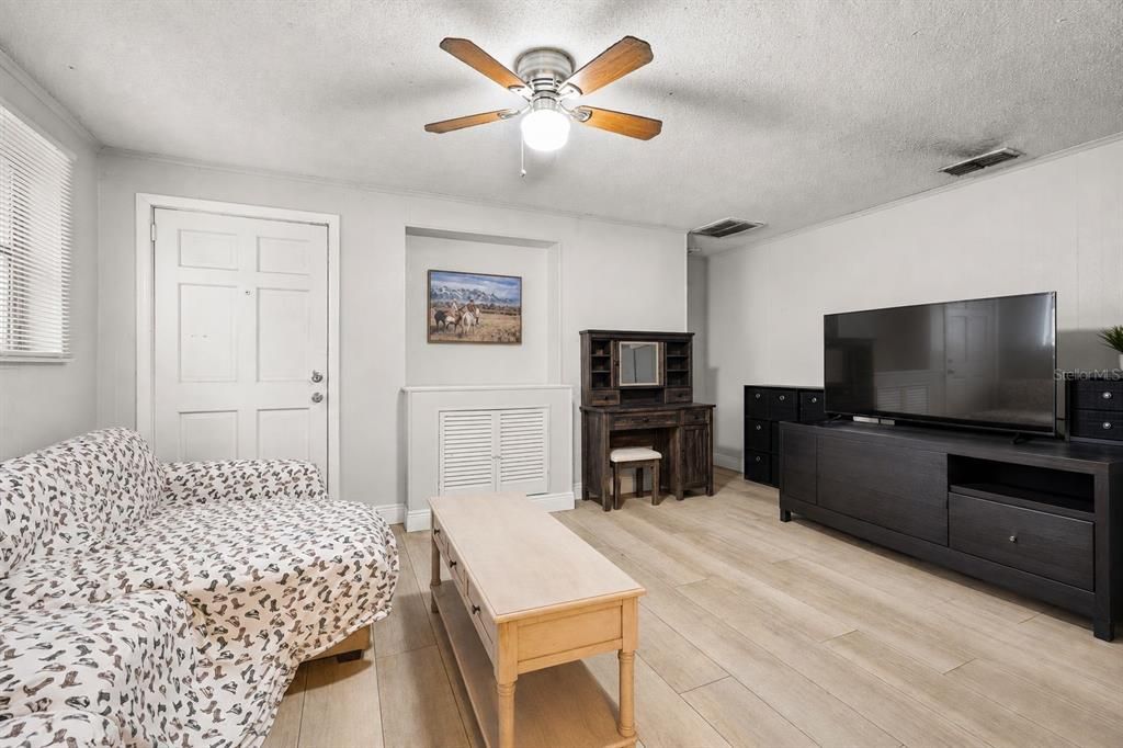 For Sale: $220,000 (3 beds, 0 baths, 1300 Square Feet)