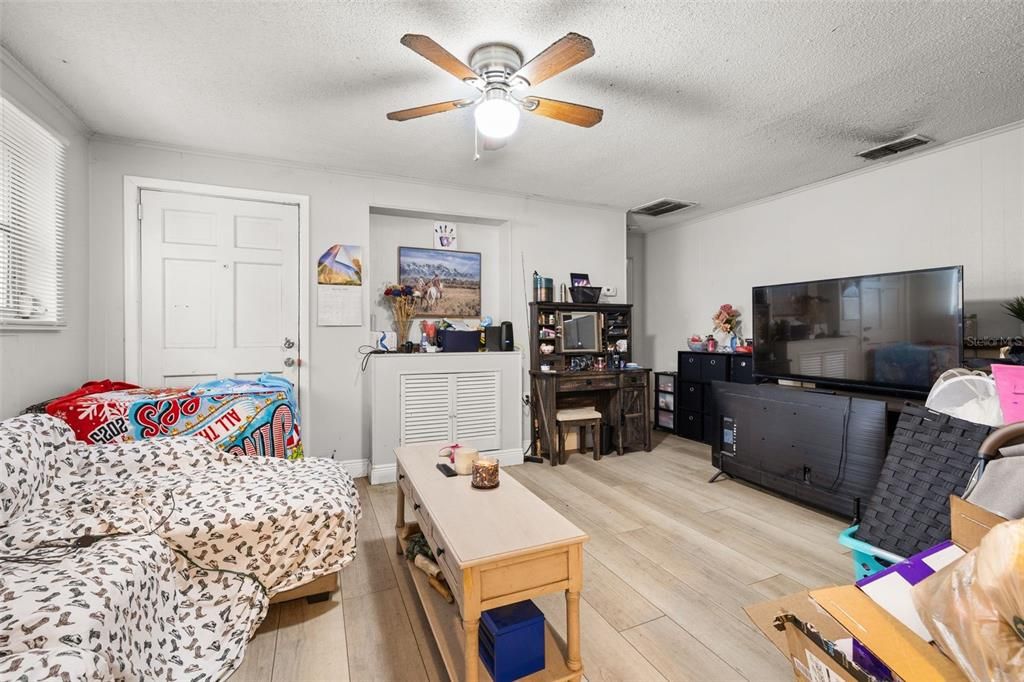 For Sale: $220,000 (3 beds, 0 baths, 1300 Square Feet)