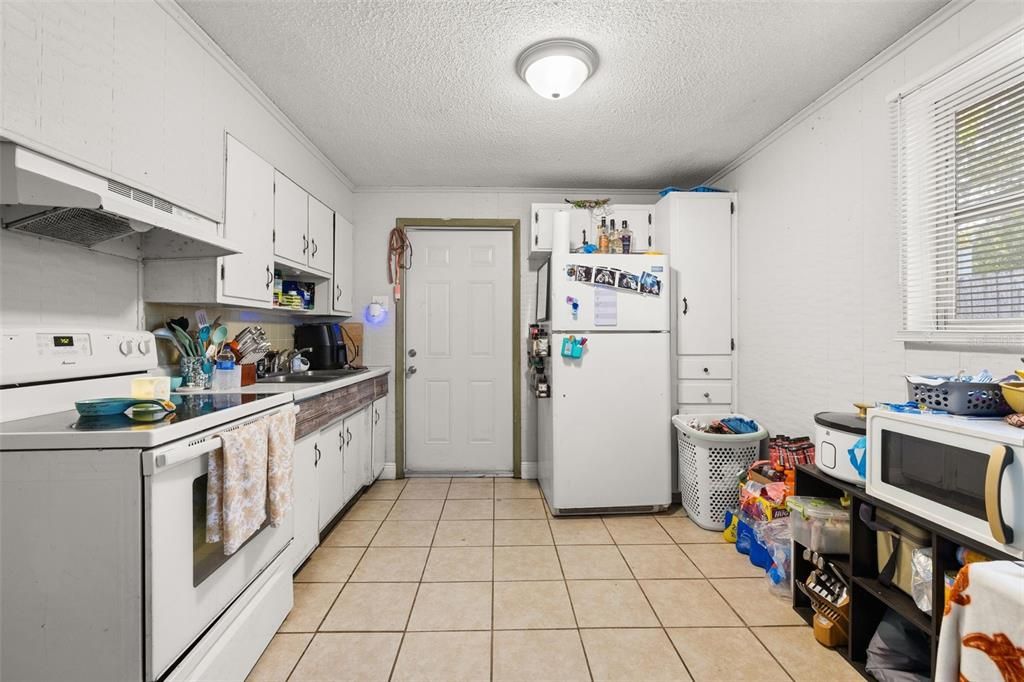 For Sale: $220,000 (3 beds, 0 baths, 1300 Square Feet)