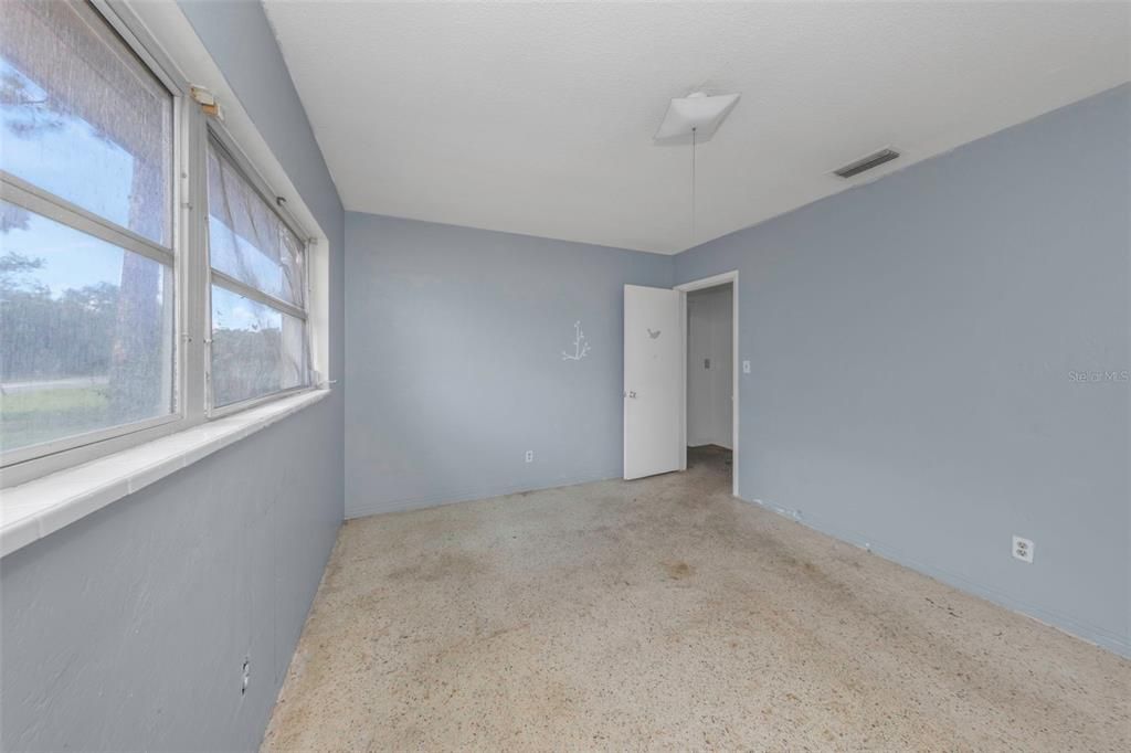 En Venta: $395,000 (4 camas, 2 baños, 1939 Pies cuadrados)