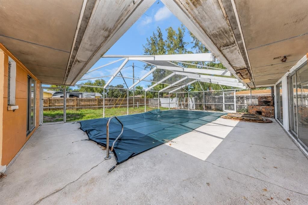En Venta: $395,000 (4 camas, 2 baños, 1939 Pies cuadrados)