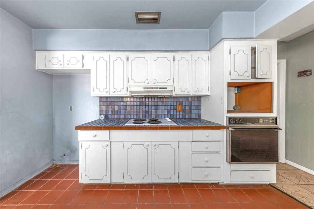 En Venta: $395,000 (4 camas, 2 baños, 1939 Pies cuadrados)
