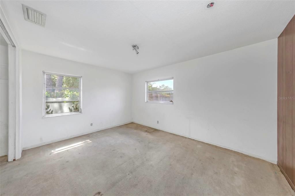 En Venta: $395,000 (4 camas, 2 baños, 1939 Pies cuadrados)