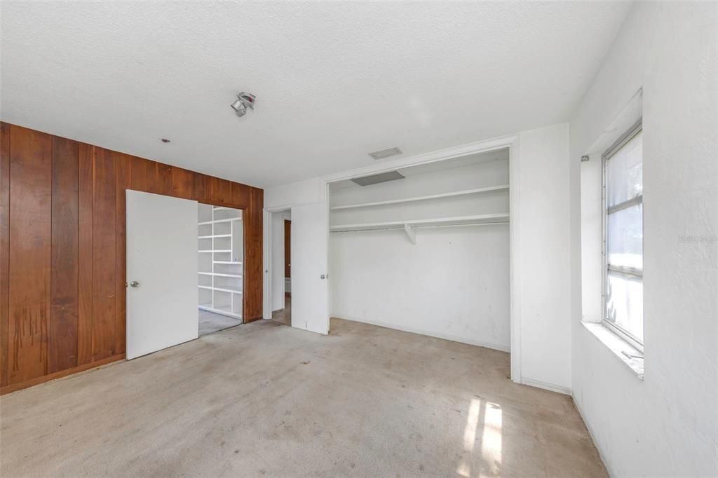 En Venta: $395,000 (4 camas, 2 baños, 1939 Pies cuadrados)