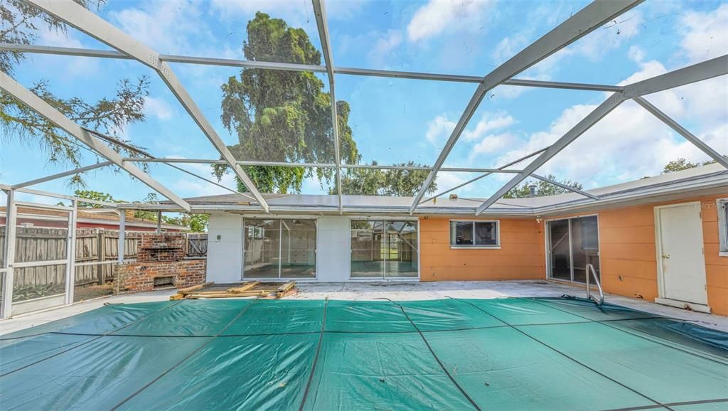 En Venta: $395,000 (4 camas, 2 baños, 1939 Pies cuadrados)