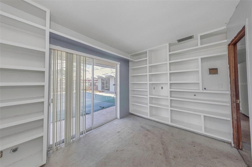 En Venta: $395,000 (4 camas, 2 baños, 1939 Pies cuadrados)