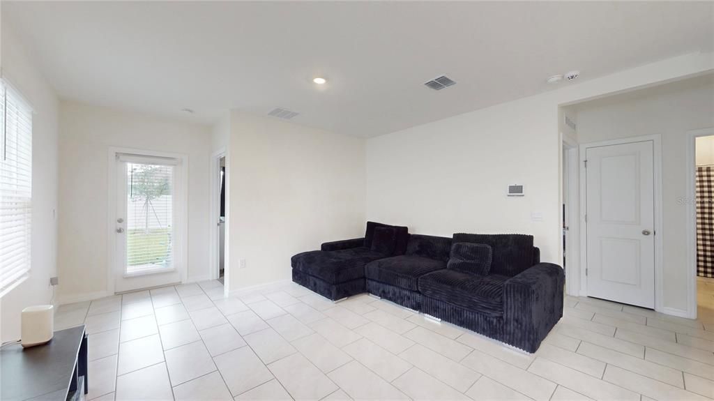 For Sale: $275,000 (3 beds, 2 baths, 1316 Square Feet)