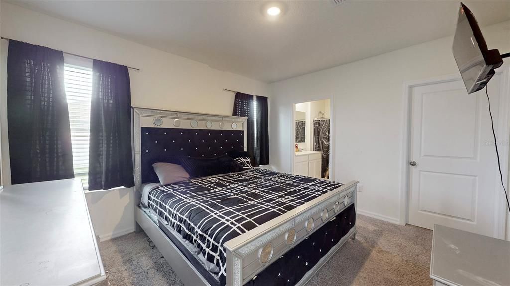 For Sale: $275,000 (3 beds, 2 baths, 1316 Square Feet)