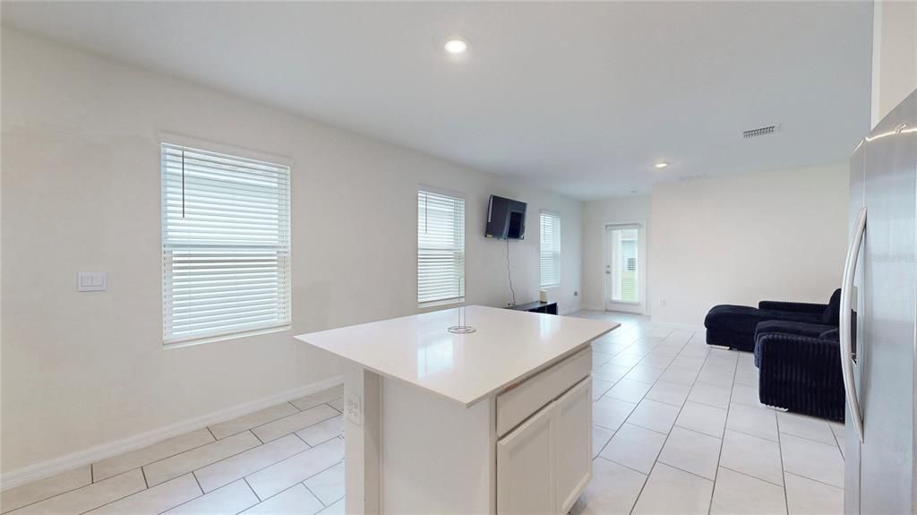 For Sale: $275,000 (3 beds, 2 baths, 1316 Square Feet)