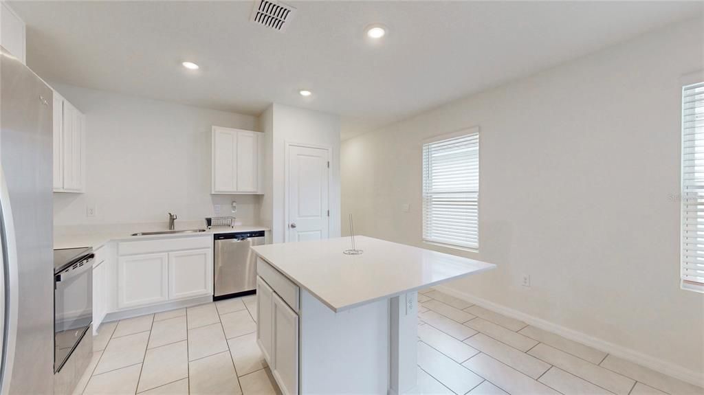For Sale: $275,000 (3 beds, 2 baths, 1316 Square Feet)