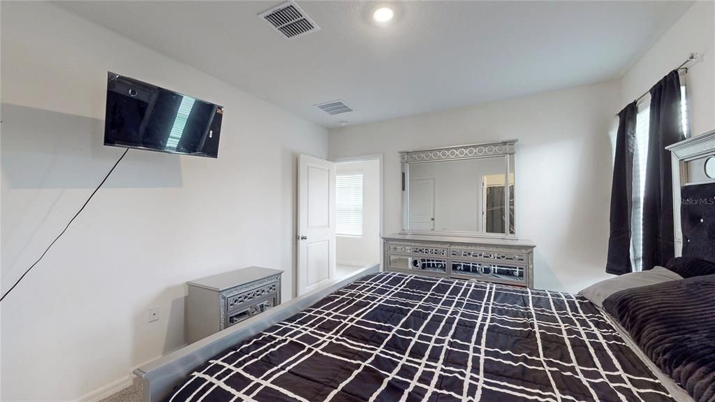 For Sale: $275,000 (3 beds, 2 baths, 1316 Square Feet)