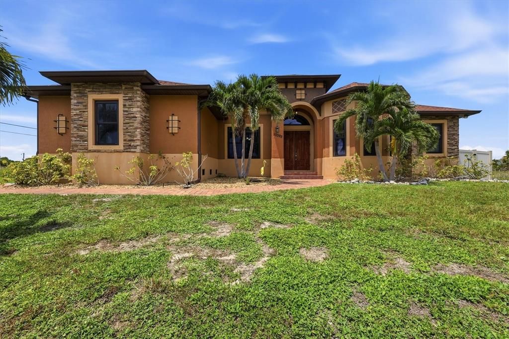 En Venta: $548,000 (3 camas, 2 baños, 2696 Pies cuadrados)