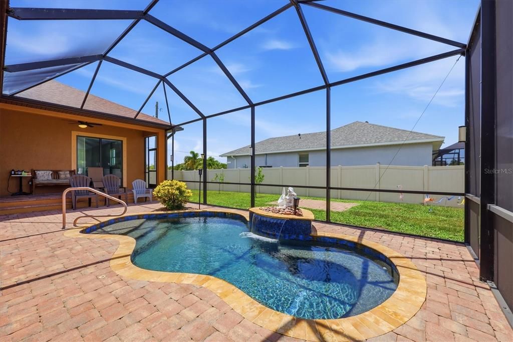 En Venta: $548,000 (3 camas, 2 baños, 2696 Pies cuadrados)