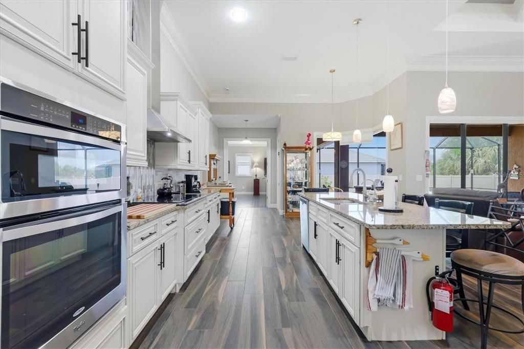En Venta: $548,000 (3 camas, 2 baños, 2696 Pies cuadrados)
